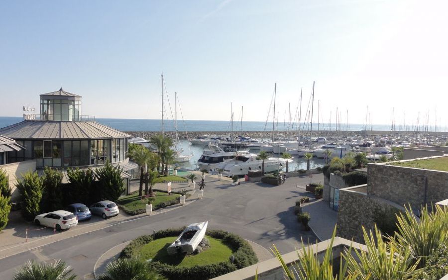 MARINA DI SAN LORENZO 10 m